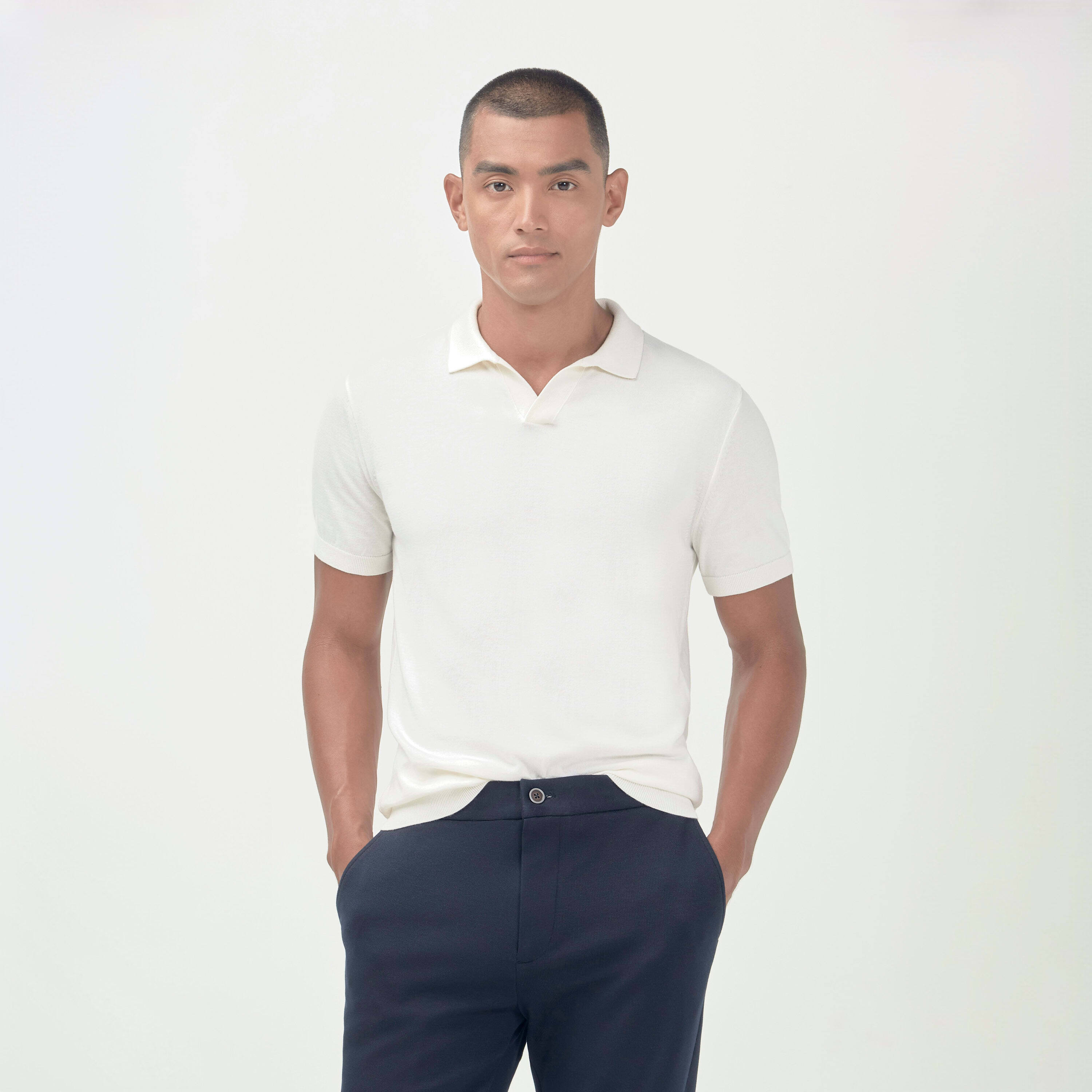 Sofisticada em cada ponto, a Polo Masculina Tricot Foot possui gola inspirada nos uniformes de futebol, conferindo um visual esportivo à peça, enquanto seu toque macio e leve proporciona máximo conforto ao vestir. Perfeita para combinações casuais com uma dose de elegância.