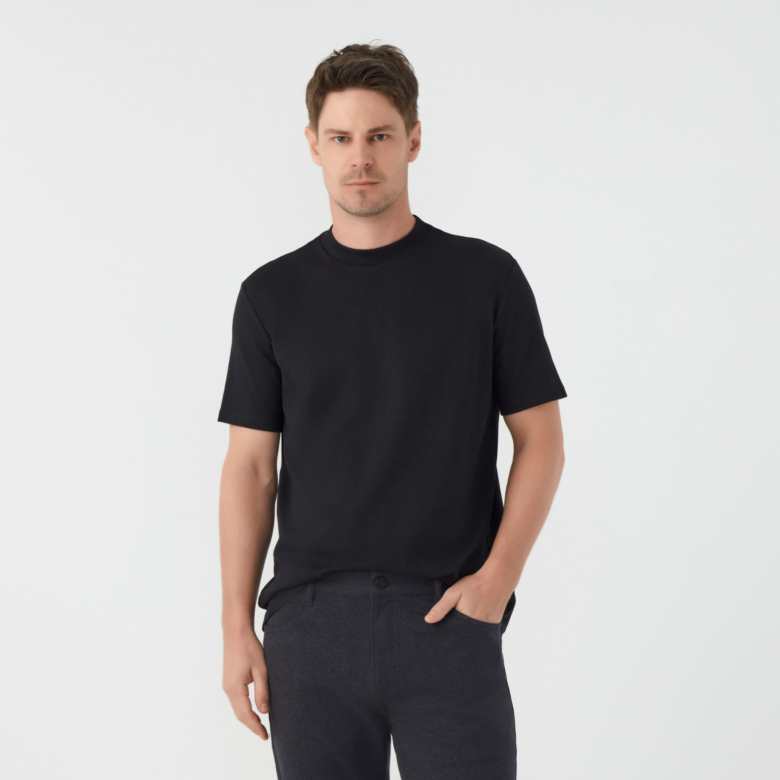 A básica sinônimo de conforto. A Camiseta Masculina Malha Office possui modelagem clássica somada a uma malha que garante maciez durante o uso. Seu visual é atual, sendo uma ótima opção para dias em que você quer estar bem vestido de forma confortável.