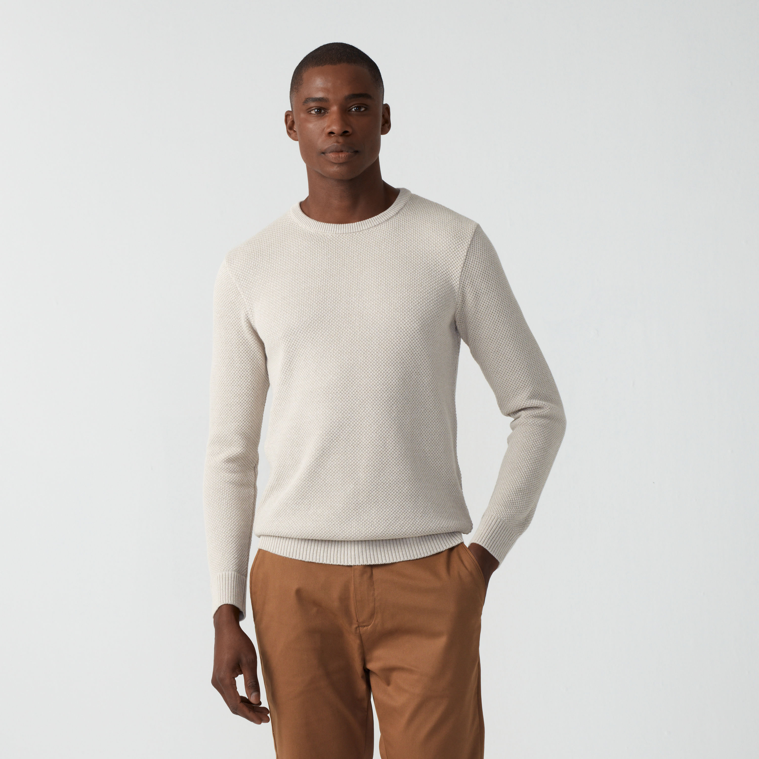 Perfeito para dias frios, sem perder a elegância e a praticidade nas combinações. O Suéter Masculino Pin Point é macio e super versátil para você se sentir confortável e bem vestido nos mais diferentes momentos. Dica de estilo: combine com calças jeans ou chino